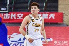 孫銘徽首節(jié)5中0無(wú)得分卻送出4助攻展現(xiàn)組織能力