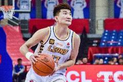 媒體人：廣廈積極求變 孫銘徽提速關(guān)鍵 北京半場(chǎng)需應(yīng)對(duì)策略