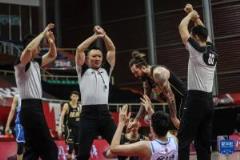 閆軍爭(zhēng)議執(zhí)法CBA總決賽G2