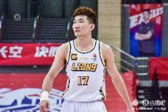 孫銘徽硬撼對(duì)手，19投8中砍下21分6助2斷