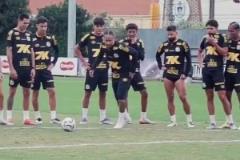 內(nèi)馬爾真老了訓(xùn)練時竟然無對抗摔倒，歲月不饒人啊~