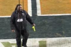 這也有？NFL賽場(chǎng)再現(xiàn)假陽(yáng)具投擲事件 此前WNBA已多次發(fā)生類似情況