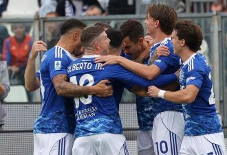 意甲最新積分戰(zhàn)報(bào)：榜首易主，米蘭絕殺逆襲，尤文爆大冷