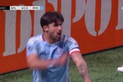 后衛(wèi)氣炸了！紐約城門將和后衛(wèi)溝通失誤遭對手完成大逆轉