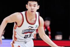 楊毅此前：林葳將會(huì)像姚明那樣 成為下一個(gè)國(guó)寶級(jí)籃球運(yùn)動(dòng)員！