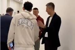 重新召回？郭士強曾觀戰(zhàn)同曦新疆G1 并在球員通道和林葳打招呼