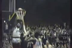 導(dǎo)火索？回顧此前掘金對(duì)陣森林狼，威少送出三分犯規(guī)后的眾生相！