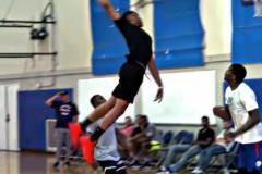 99年奧尼爾巴克利險爆沖突，關鍵時刻媽媽們出手制止