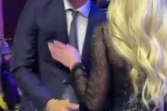 身材姣好！薩格斯的女友海莉被芝加哥天空選中！兩人接吻慶祝