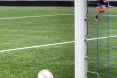 想把這一腳兜出來也不容易??！