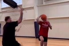 妳也挺牛??！小姐姐展示歐文的6種拉桿上籃