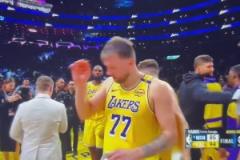 東契奇小表情：里哥這就是你不對了！搭訕是你 不理我也是你