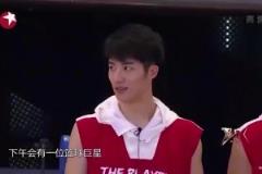 科比退役后中國綜藝首秀，明星居然還想防住他
