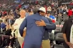 夢回18年的火箭！哈登和保羅今日賽前擁抱！