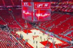 火箭主場(chǎng)這一片紅色海洋，讓你想起當(dāng)年的姚麥了嗎