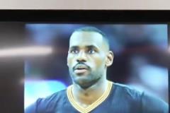 雷迪克開會(huì)布置戰(zhàn)術(shù).....沒想到戰(zhàn)術(shù)就是使用秘密武器