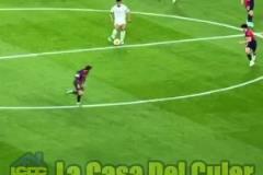 庫(kù)巴西這一攔截直接讓貝林厄姆抱頭，隨后巴薩進(jìn)球了