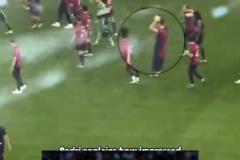 殺人誅心啊！佩德里賽后模仿貝林厄姆原地抱頭呆愣