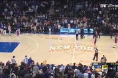 ？？終場(chǎng)哨響活塞贏下比賽，結(jié)果計(jì)分板直接改成尼克斯4-1