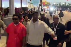 華子在LA街頭慶祝勝利：他們一直放狠話，說五場拿下我們，今天都給我去死吧