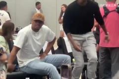 馬刺大聚會！馬刺發(fā)布會花絮：鄧肯一頭秀發(fā)，?？怂?jié)M臉笑容！