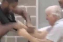 傳奇教頭謝幕！波波維奇名場面：訓(xùn)練期間暴打鄧肯