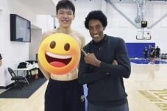 楊瀚森偶遇帶兒子訓(xùn)練的皮蓬 訓(xùn)練師向皮蓬介紹：下一個(gè)姚明??！