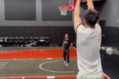 投籃速度有點(diǎn)慢？林葳赴美特訓(xùn)：底角三分四連中