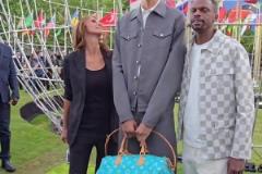 強大的基因！文班亞馬的父母也有將近兩米吧