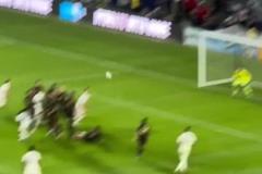 羅伊斯任意球絕平，洛里鞭長莫及