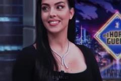 喬治娜對(duì)C羅一見(jiàn)鐘情，第一次見(jiàn)面帥到不好意思看